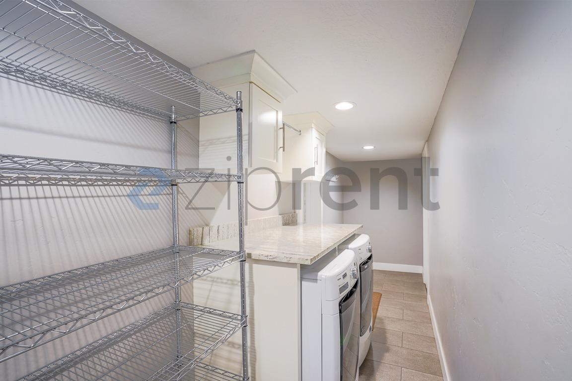 Building Photo - Unit