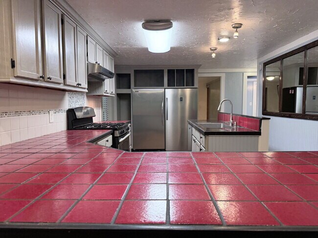 Building Photo - Live Surrounded by Nature | 3 Bedroom Home on 27 Private Acres in Saluda