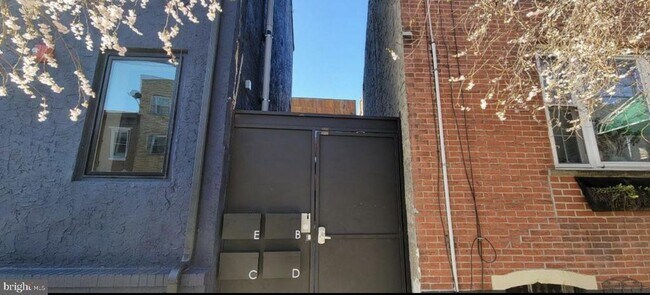 Building Photo - 1328 S 9th St