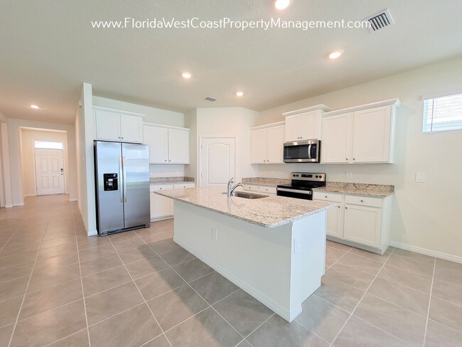 Building Photo - COOL COASTAL 4 BED/2 BATH HOME! PALISADES LAKEWOOD RANCH! COMMUNITY POOL/FITNESS ROOM!