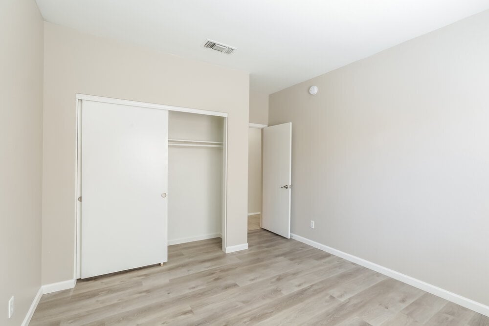 Building Photo - 1563 E Scott Ave