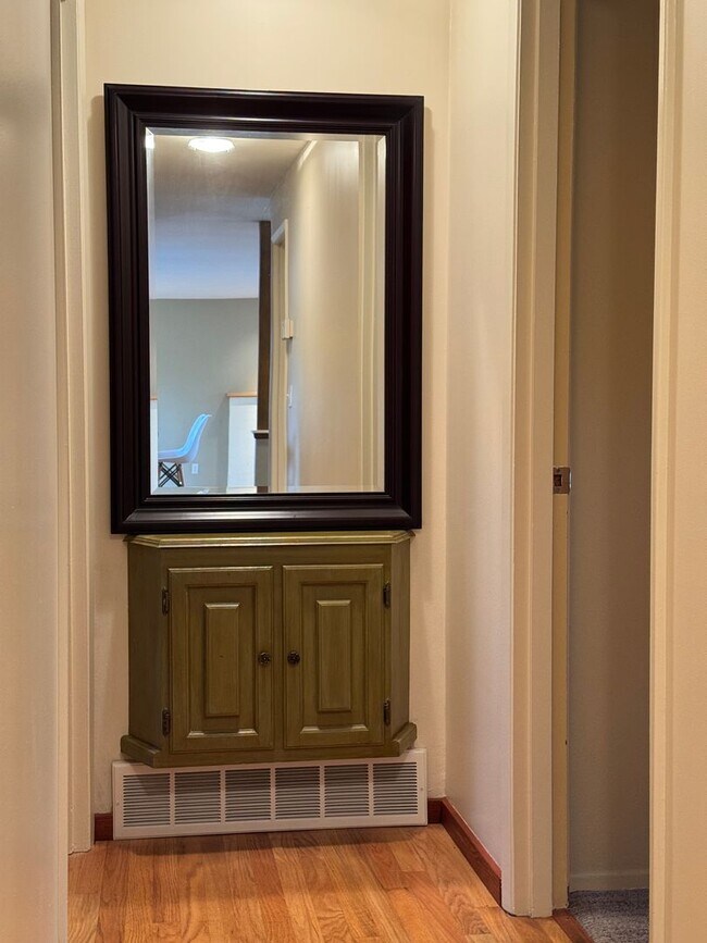 Building Photo - Cozy 5 bedr 3 bath rambler with daylight b...