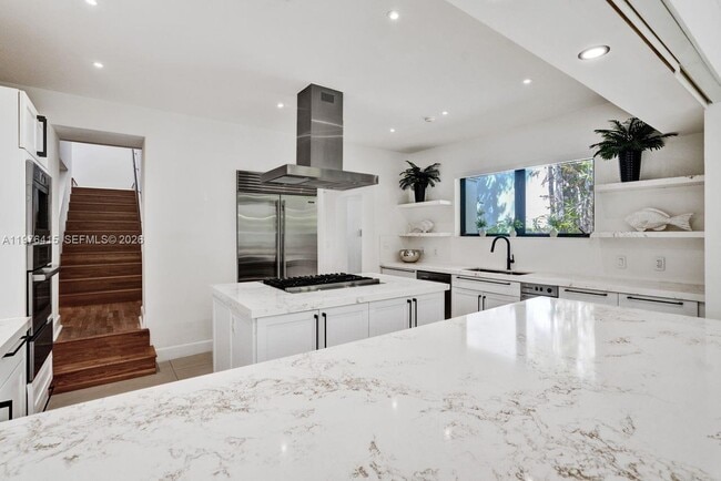 Building Photo - 5735 N Bay Rd