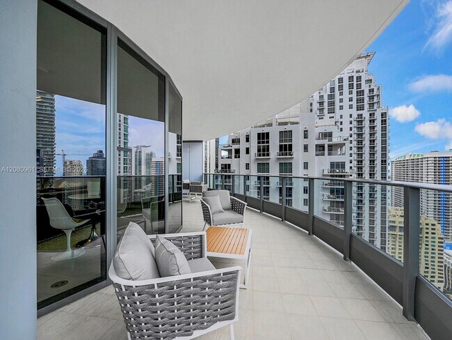 Building Photo - 1000 Brickell Plaza