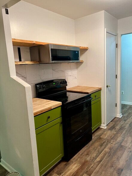Recently updated kitchen - 117 Turtle Creek Rd
