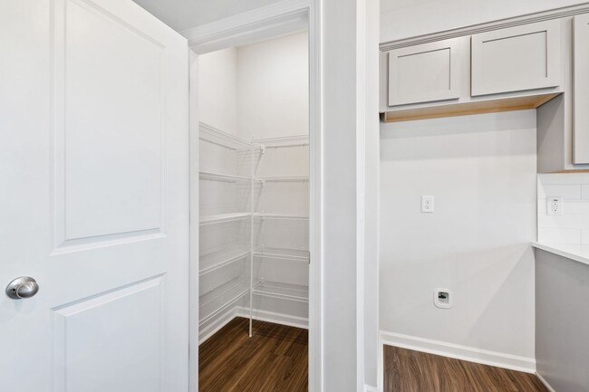 Building Photo - Luxurious 3-Bedroom Townhome Living in the...