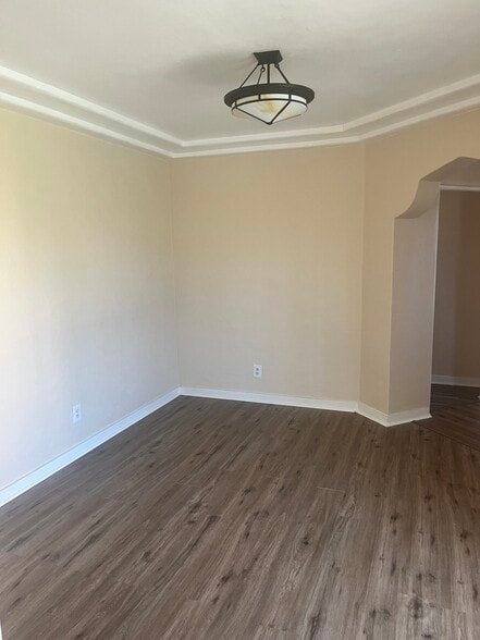 Building Photo - 2500 S Bronson Ave