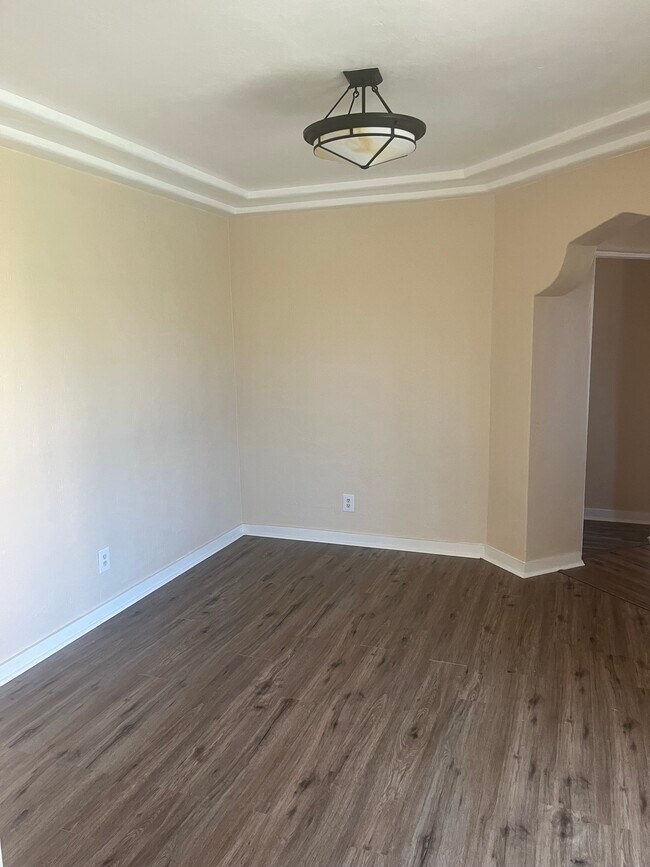 Building Photo - 2500 S Bronson Ave