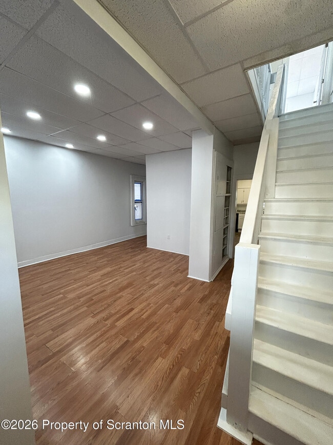 Building Photo - 210 N Bromley Ave