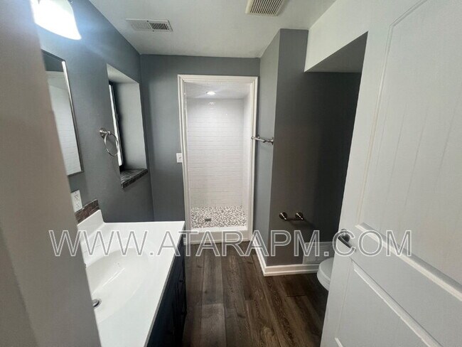 Building Photo - 11633 Nicklaus Rd
