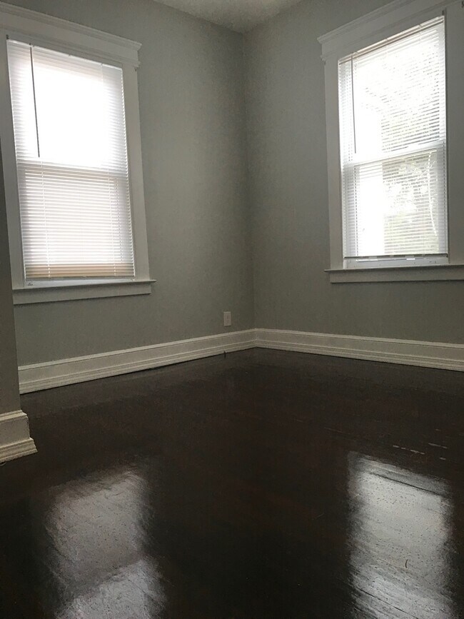 Building Photo - 211-211 Blake St