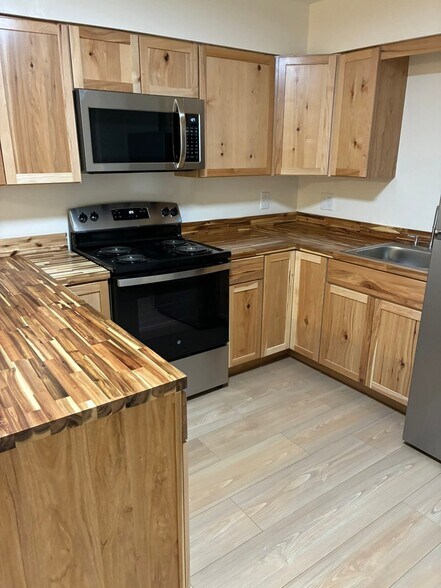 Building Photo - 505 Belleview Dr