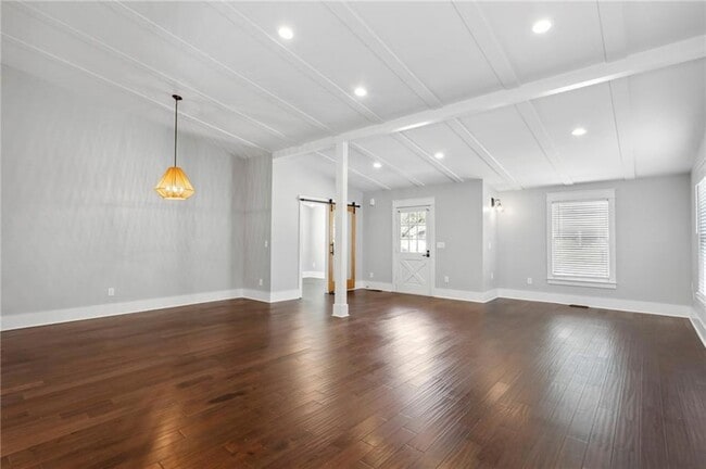 Building Photo - 3258 Highland Dr SE