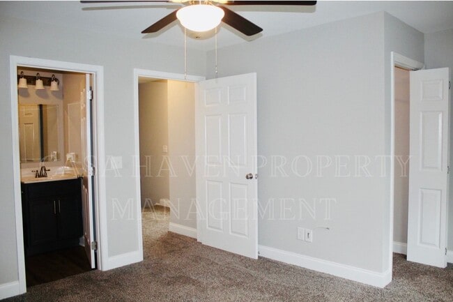 Building Photo - Summer Special! | Private Bedroom Suites | Minutes from ETSU and VA | Dog Friendly |