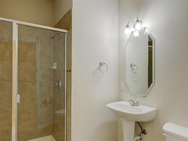 Building Photo - 1041 Crystal Lake Dr