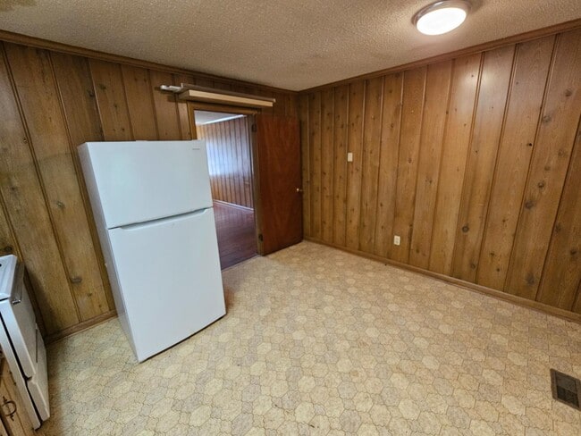 Building Photo - 1507 Brennen Rd