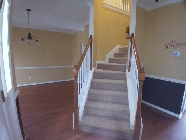 Building Photo - 565 Batty Way