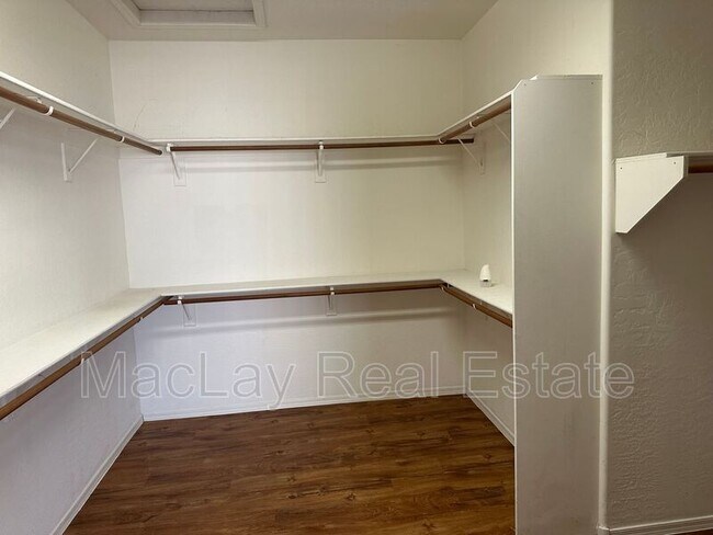 Building Photo - 2441 E Binner Dr
