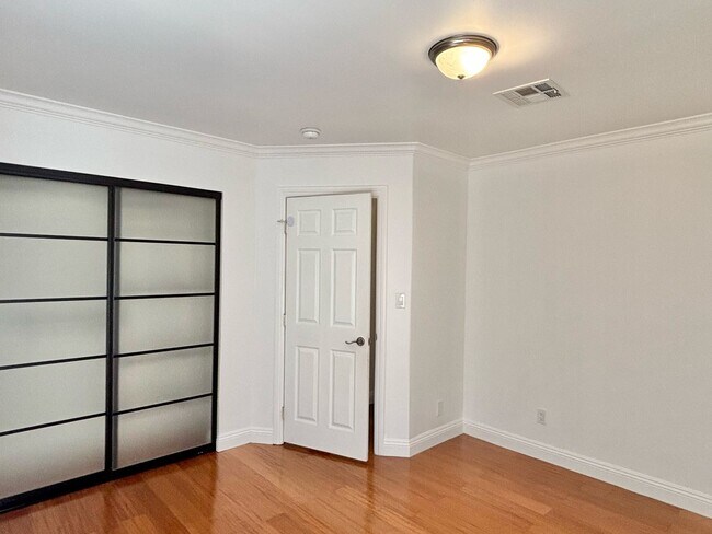 Building Photo - Serene 3bed /2 Bath Craftsman in Heart of ...