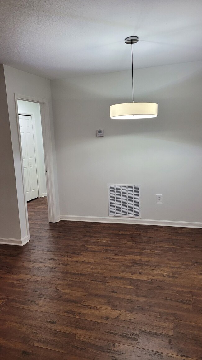 Building Photo - 2 bedroom 2 bath Condo in Lenox Heights, o...