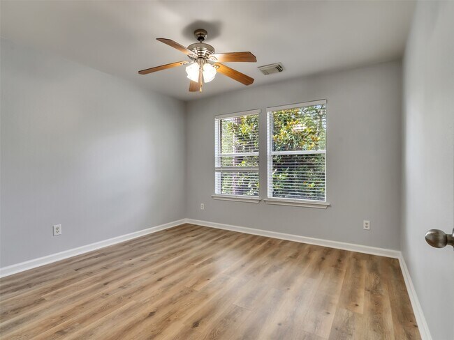 Building Photo - 34 W Sage Creek Pl