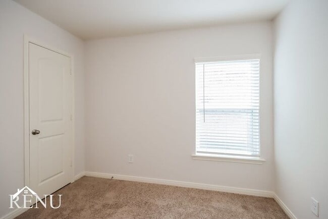 Building Photo - 10421 Sweetwater Creek Dr