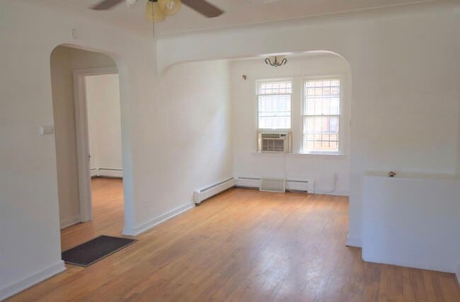 Building Photo - Charming six bedroom home near River North...
