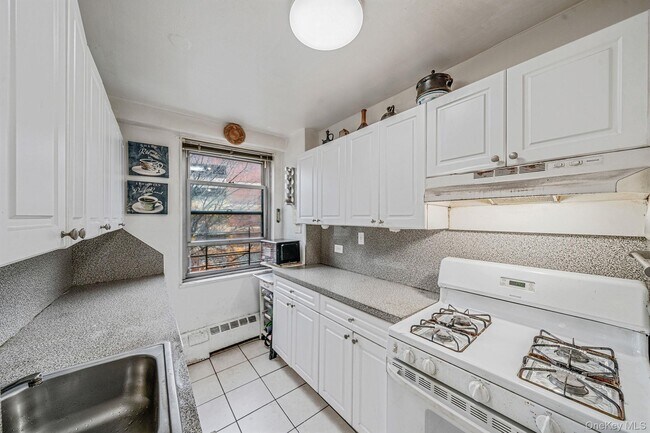 Building Photo - 61-25 97th St