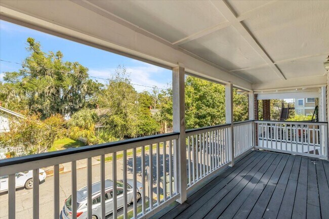 Building Photo - 3 bedroom 2 bath Downtown Savannah apartment