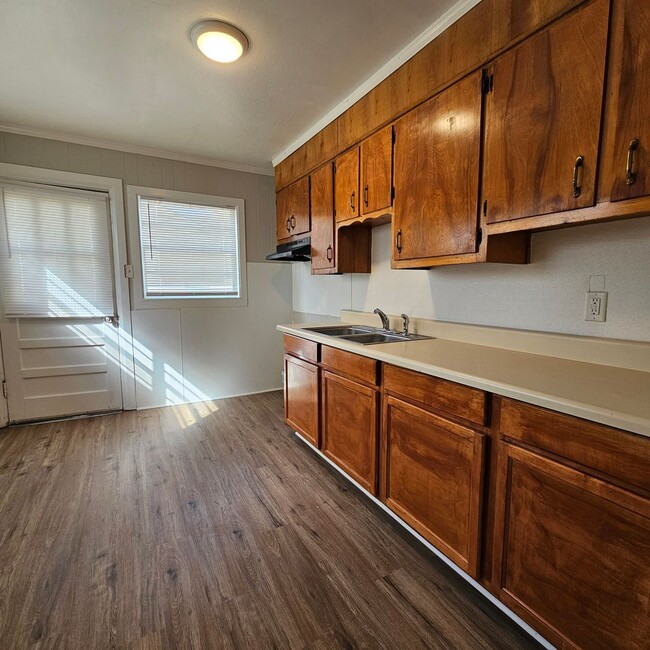 Building Photo - Cozy and Newly Renovated 3 Bedroom 1 Bath ...