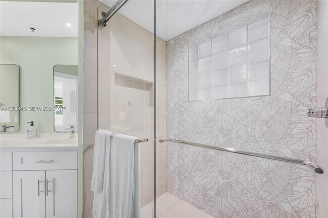 Building Photo - 3255 NE 184th St