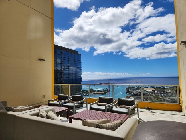 Building Photo - 988 Halekauwila St