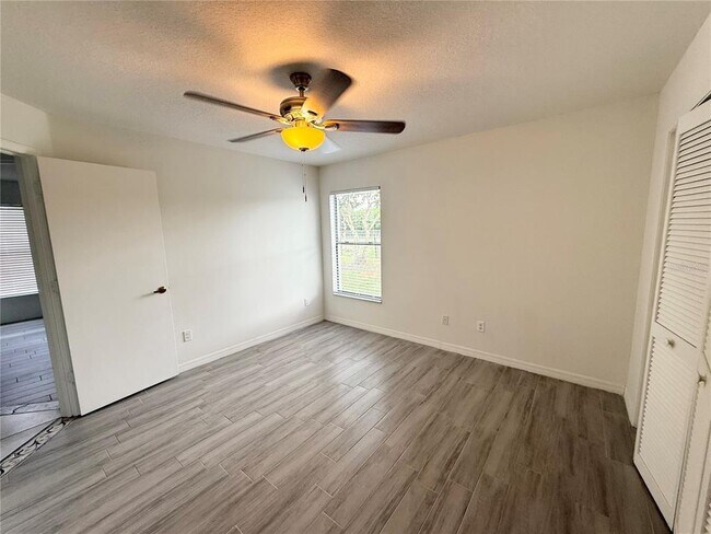Building Photo - 2401 Rolling Broak Dr