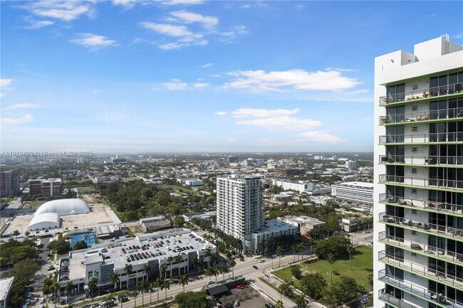 Building Photo - 1750 N Bayshore Dr