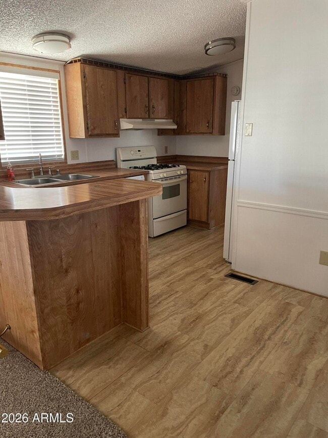 Building Photo - 415 E Villa Theresa Dr