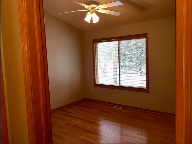Building Photo - 2 Bed / 2 Bath Condo with Garage – Clements Mill Village (Forest Hills District)