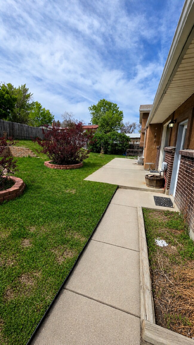 Building Photo - Spacious 3 Bed/ 3 Bath in Widefield Cul-de-Sac