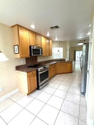 Building Photo - 939 Glen Abbey Cir