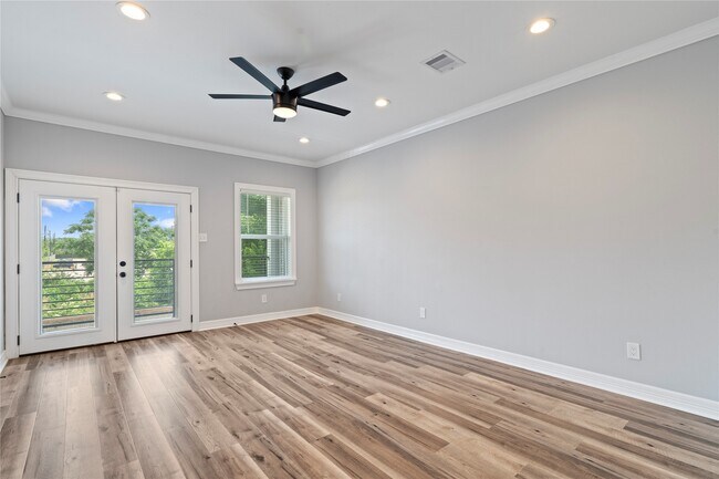 Building Photo - 1028 Melneeka Ln