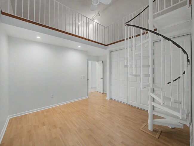 Building Photo - 303 Leeward Dr