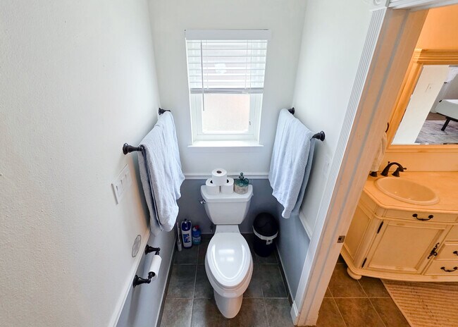 Building Photo - 4305 Temple Hill