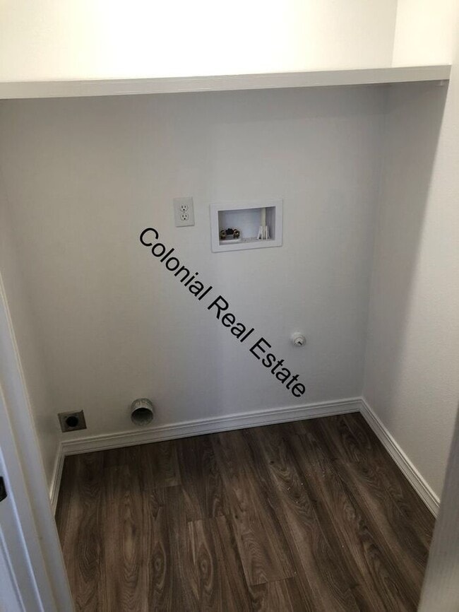 Building Photo - Modern 2 bedroom 2 bathroom apartment with...