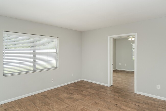 Building Photo - 1040 Dorado Dr