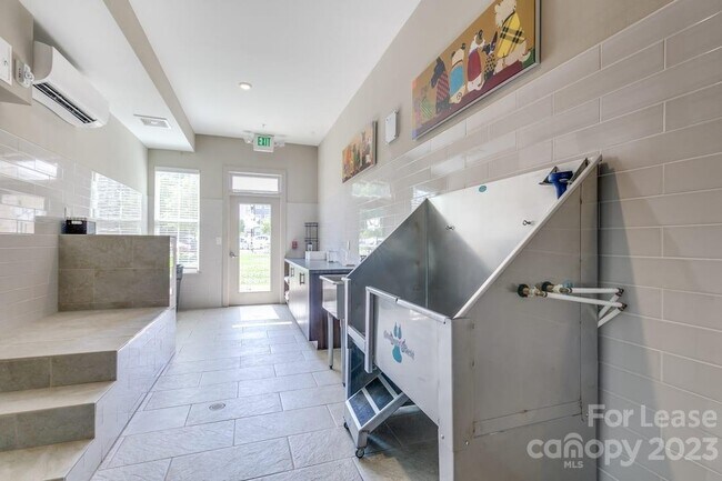 Building Photo - 9550 Community Commons Ln