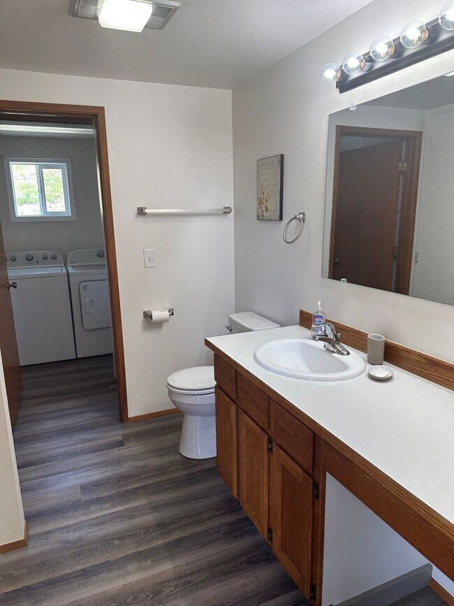 Building Photo - Quiet property in the county!