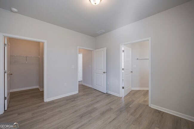 Building Photo - 931 Park Pl St