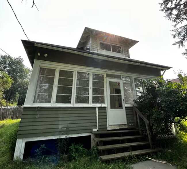 Building Photo - 44 Benjamin Rd