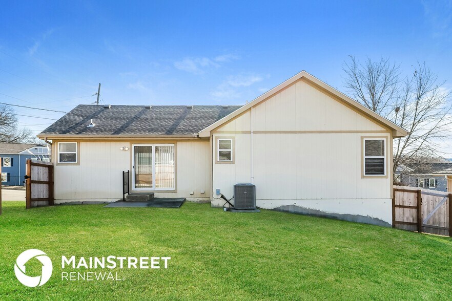 Building Photo - 100 Limit St