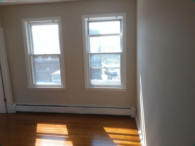 Building Photo - 2343 Barnum Ave