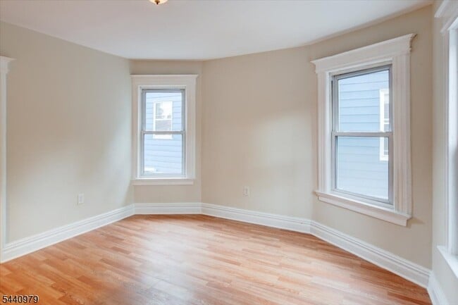 Building Photo - 163 Greenwood Ave